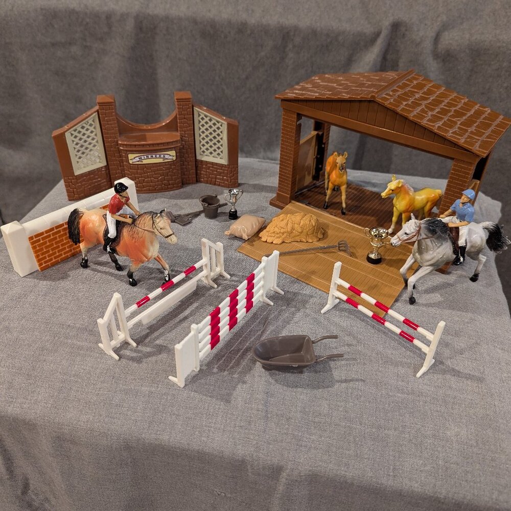 New -Ray Horse's , Rider's Fence's and Barn Accessories